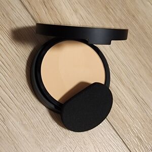 BareMinerals Barepro 24HR Skin Perfecting Powder Foundation Light 20 Warm 0.28oz